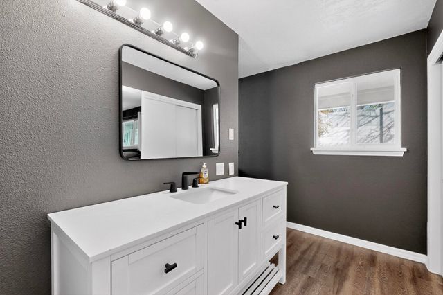 7613 Summer Avenue NE, Albuquerque, NM 87110