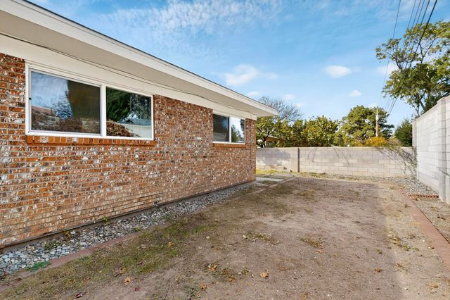 7613 Summer Avenue NE, Albuquerque, NM 87110