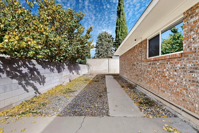 7613 Summer Avenue NE, Albuquerque, NM 87110