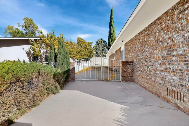 7613 Summer Avenue NE, Albuquerque, NM 87110