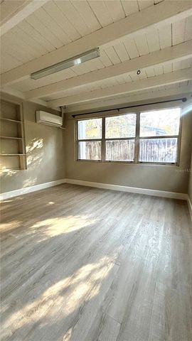 821 NE 8TH AVENUE, Gainesville, FL 32601