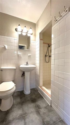 821 NE 8TH AVENUE, Gainesville, FL 32601