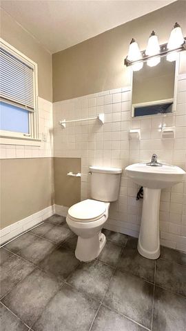 821 NE 8TH AVENUE, Gainesville, FL 32601