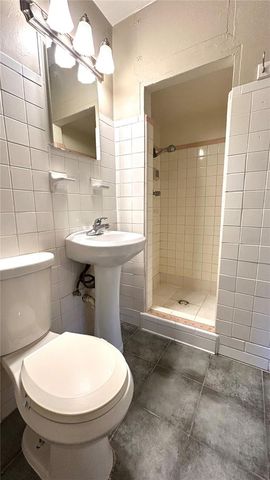 821 NE 8TH AVENUE, Gainesville, FL 32601