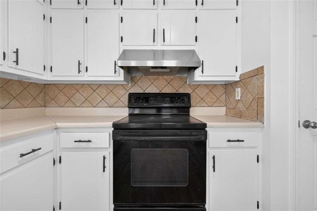 1021 GRAYSON Highway, Lawrenceville, GA 30046