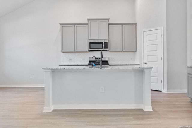 174 Firewheel Loop, Floresville, TX 78114