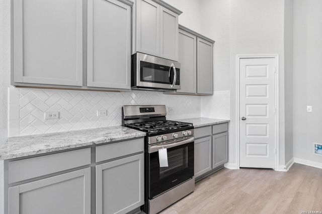 174 Firewheel Loop, Floresville, TX 78114
