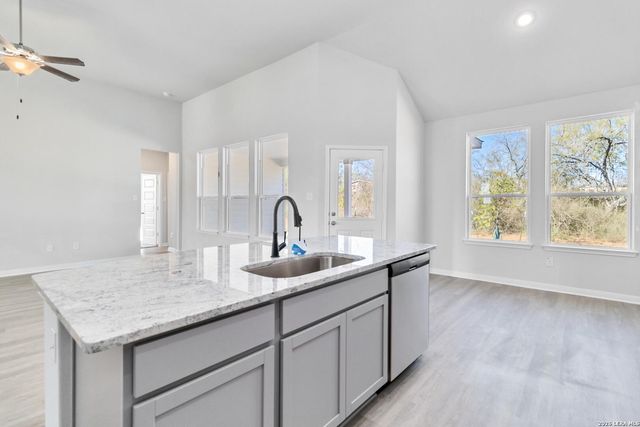 174 Firewheel Loop, Floresville, TX 78114