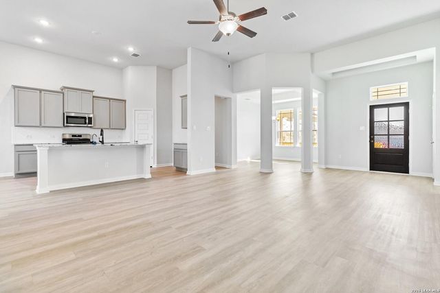 174 Firewheel Loop, Floresville, TX 78114