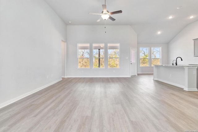 174 Firewheel Loop, Floresville, TX 78114