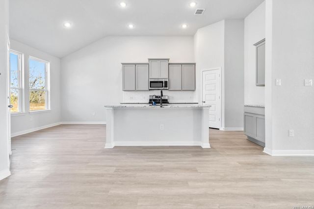 174 Firewheel Loop, Floresville, TX 78114