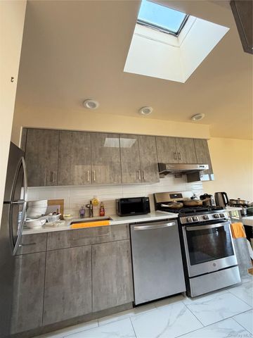 12021 Riviera Court 5B, College Point, NY 11356
