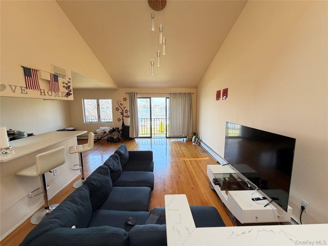 12021 Riviera Court 5B, College Point, NY 11356
