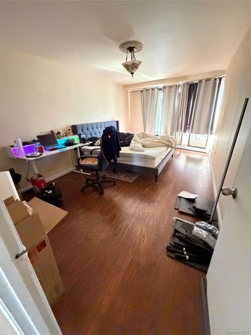12021 Riviera Court 5B, College Point, NY 11356