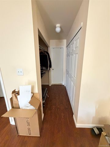 12021 Riviera Court 5B, College Point, NY 11356