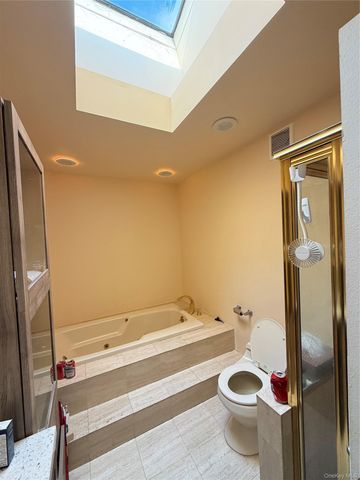 12021 Riviera Court 5B, College Point, NY 11356