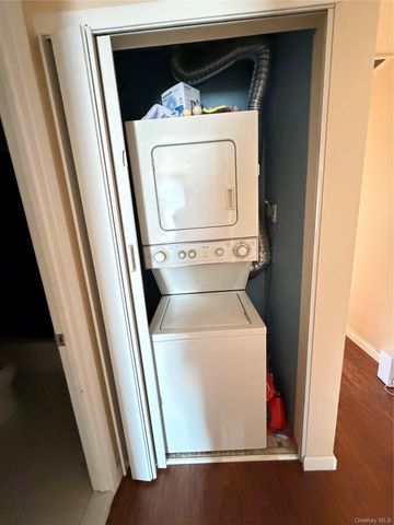 12021 Riviera Court 5B, College Point, NY 11356
