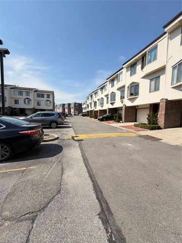 12021 Riviera Court 5B, College Point, NY 11356