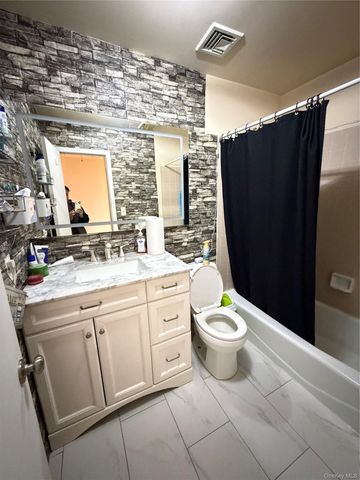 12021 Riviera Court 5B, College Point, NY 11356