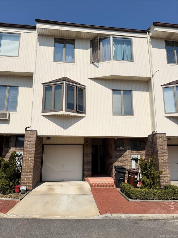 12021 Riviera Court 5B, College Point, NY 11356 — exterior