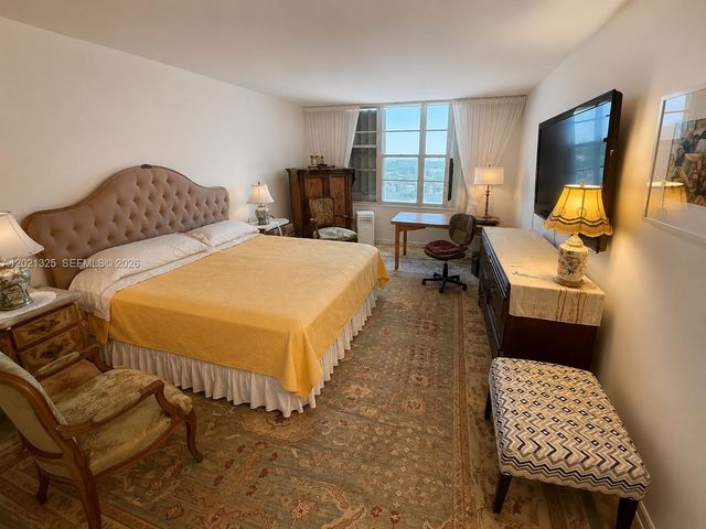 5151 Collins Ave 1520, Miami Beach, FL 33140