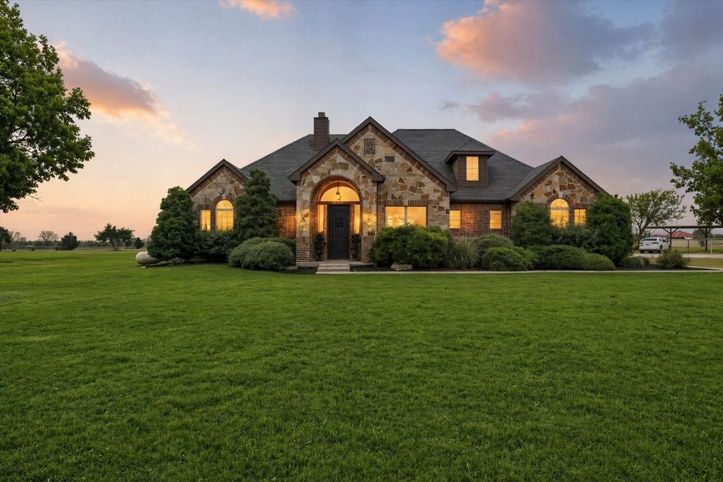 542 Pierce Road, Red Oak, TX 75154