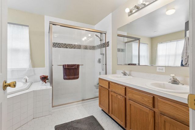 18 HEMINGWAY LN, Columbus, NJ 08022