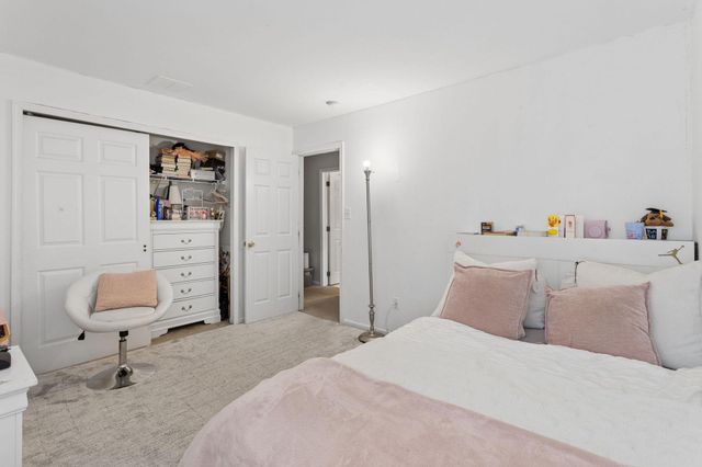 18 HEMINGWAY LN, Columbus, NJ 08022