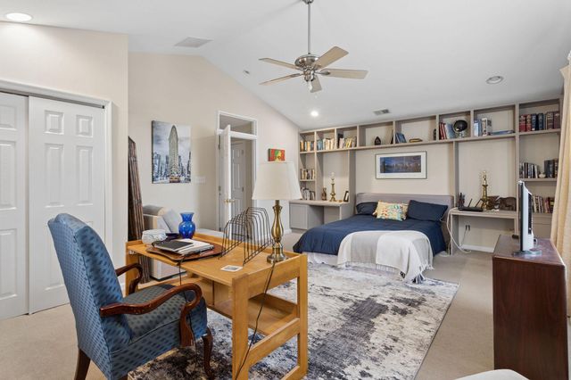 18 HEMINGWAY LN, Columbus, NJ 08022