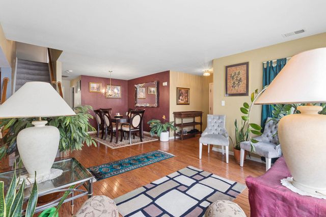 18 HEMINGWAY LN, Columbus, NJ 08022
