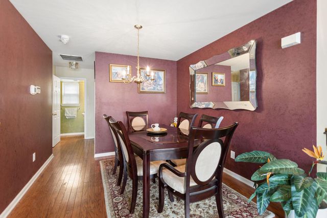 18 HEMINGWAY LN, Columbus, NJ 08022