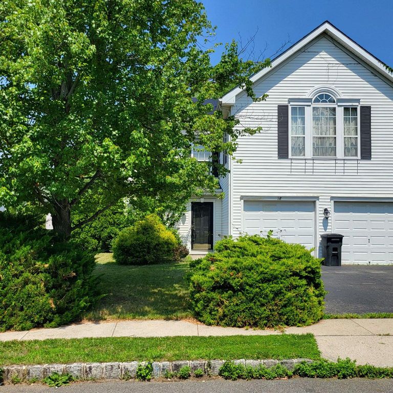 18 HEMINGWAY LN, Columbus, NJ 08022