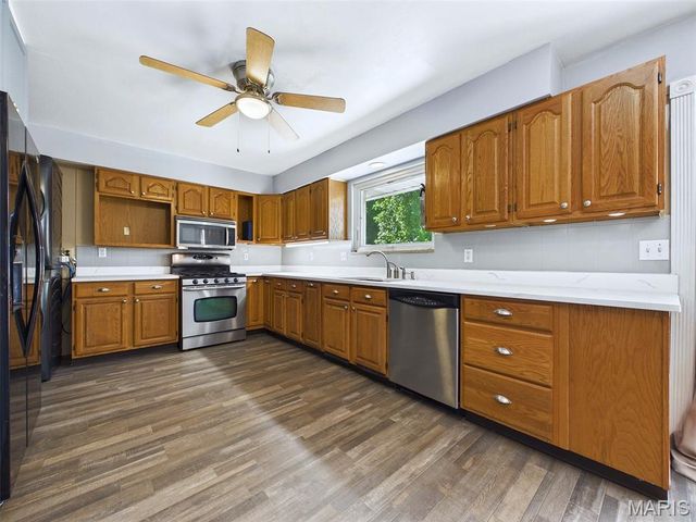 240 Sherwood Drive, Glen Carbon, IL 62034