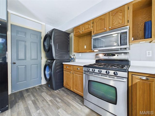 240 Sherwood Drive, Glen Carbon, IL 62034