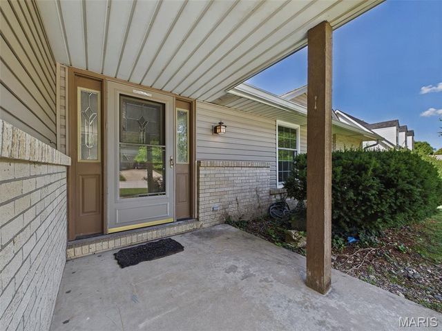 240 Sherwood Drive, Glen Carbon, IL 62034