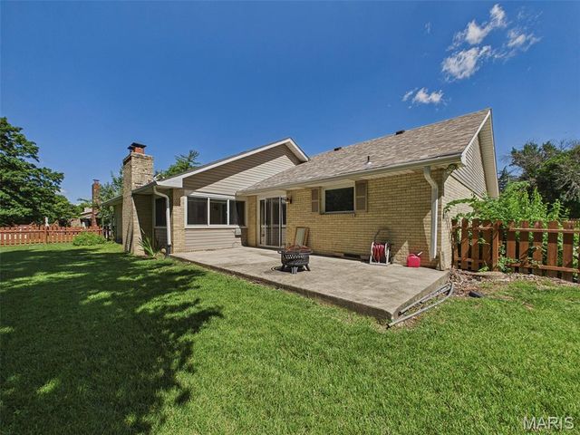 240 Sherwood Drive, Glen Carbon, IL 62034