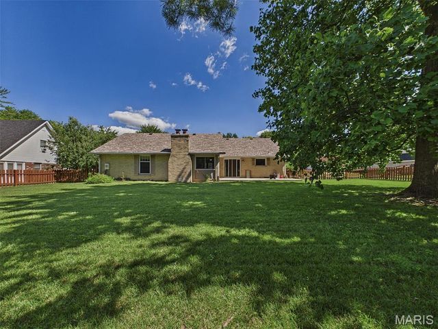 240 Sherwood Drive, Glen Carbon, IL 62034