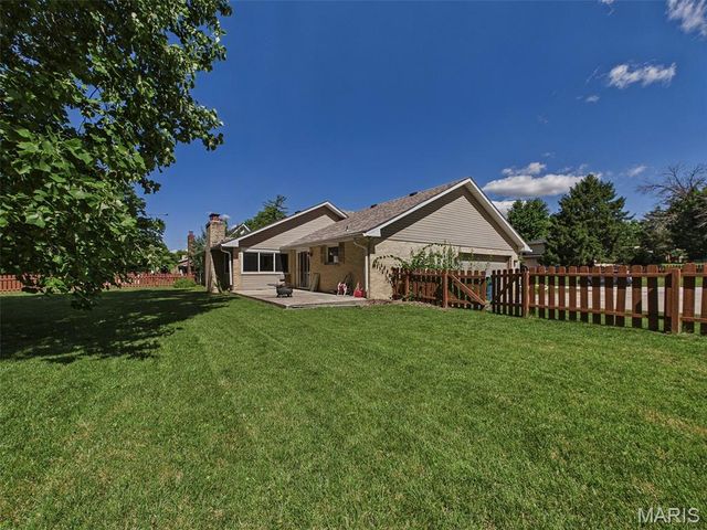 240 Sherwood Drive, Glen Carbon, IL 62034