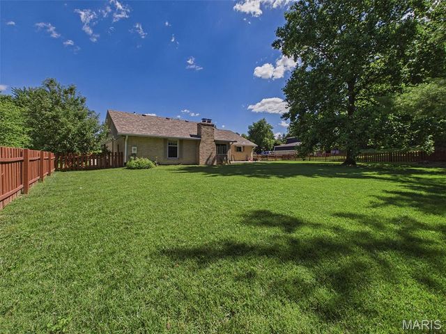 240 Sherwood Drive, Glen Carbon, IL 62034