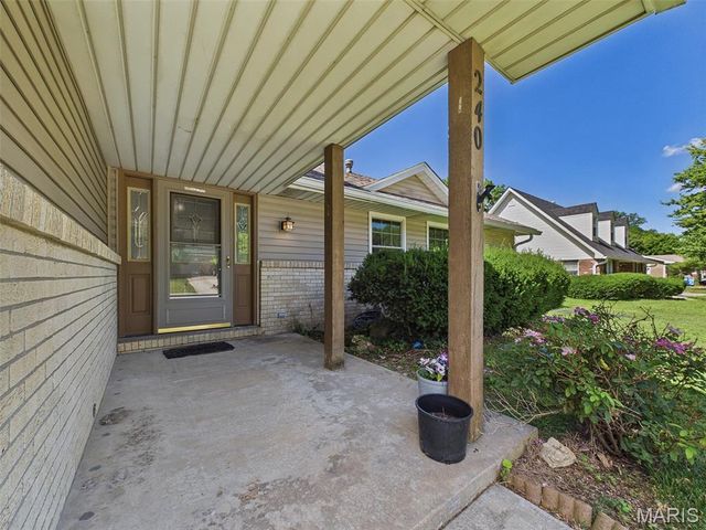 240 Sherwood Drive, Glen Carbon, IL 62034
