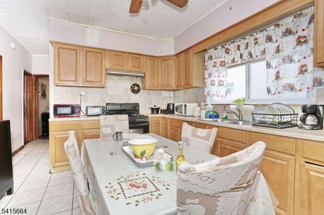 941 E 25Th St, Paterson City, NJ 07513