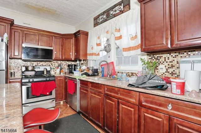 941 E 25Th St, Paterson City, NJ 07513