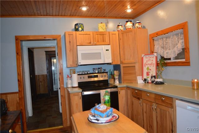 54 Whitesboro Street, Whitestown, NY 13495