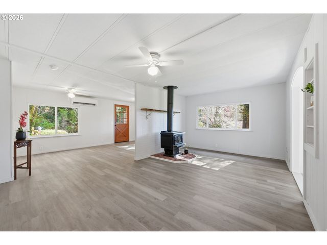 68258 RIDGE Rd, North Bend, OR 97459