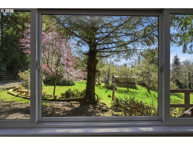 68258 RIDGE Rd, North Bend, OR 97459