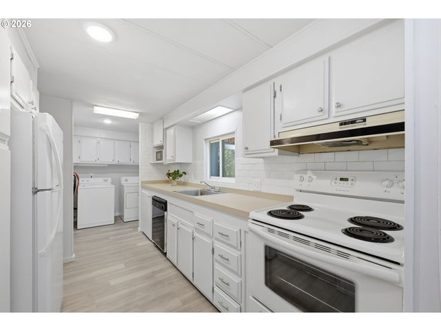 68258 RIDGE Rd, North Bend, OR 97459