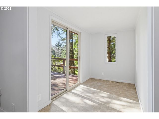 68258 RIDGE Rd, North Bend, OR 97459