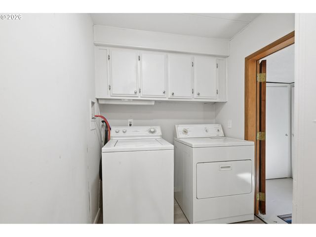 68258 RIDGE Rd, North Bend, OR 97459