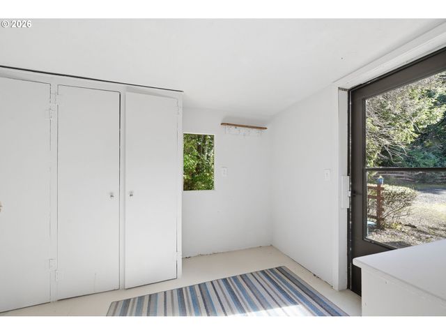 68258 RIDGE Rd, North Bend, OR 97459