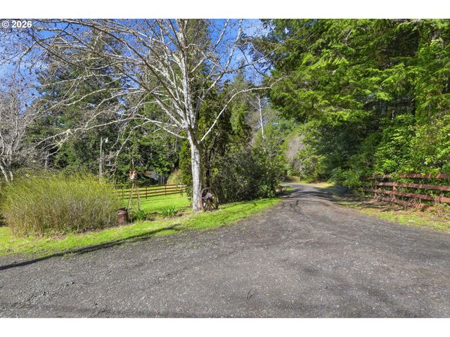 68258 RIDGE Rd, North Bend, OR 97459